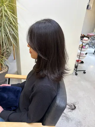 ミディアム 坂田 汐里のヘアスタイル