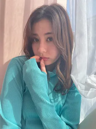 セミロング 佐藤 佑美香のヘアスタイル