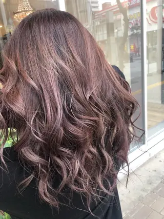 ロング デザインカラー✨新倉 佑奈のヘアスタイル