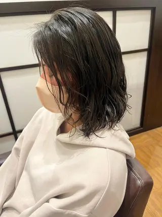 セミロング パーマ 伊藤 未紗希のヘアスタイル