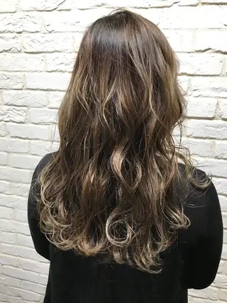 ロング カラー UMEDA FIGAROのヘアスタイル