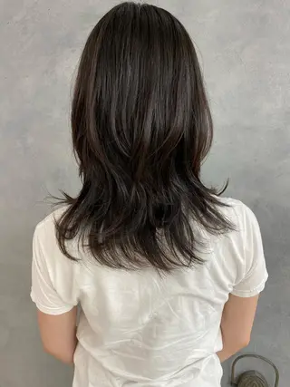 ミディアム 嶋田 久純のヘアスタイル