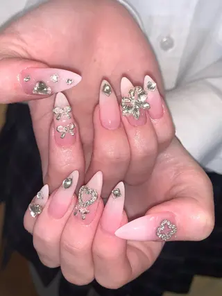 ネイル さゆり￤推しキャラ ￤ロングネイル🩷のネイルデザイン