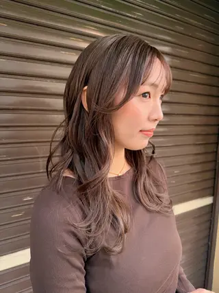 セミロング カラー AiM 大名　似合わせカットのヘアスタイル