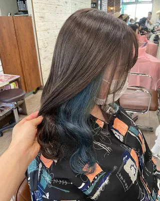 セミロング カラー ヘアアレンジ イワタ マハ/ minim hairのヘアスタイル