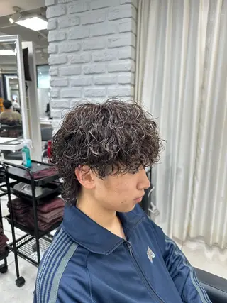 ショート パーマ メンズ フェザーパーマ職人 🪶ryosukeのヘアスタイル