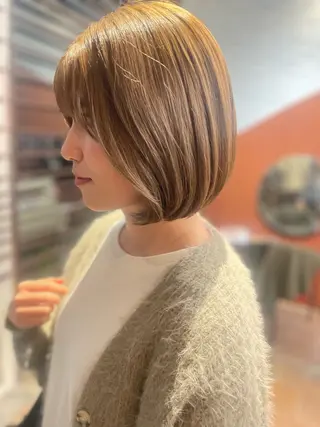 ショート カラー t.（ティードット）所属・日高 香織のヘアスタイル