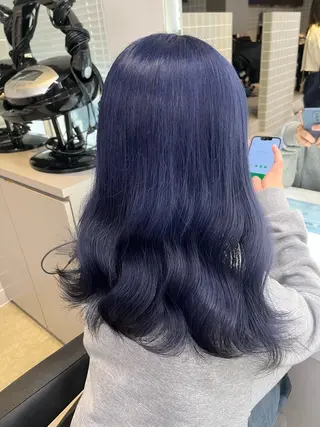 ロング 寒色/ベージュヘア ブリーチありMiOのヘアスタイル
