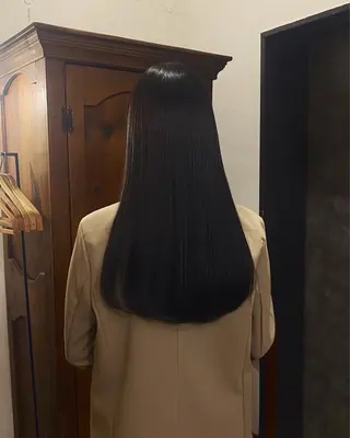 ロング 透明感カラー 🦙なりたりみのヘアスタイル