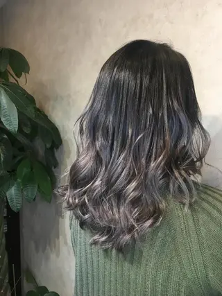ミディアム カラー swan ユイカのヘアスタイル