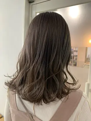 セミロング sachina （サチナ）のヘアスタイル