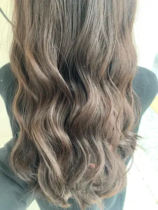 ロング カラー ｶﾉ / 艶カラー/レイヤーのヘアスタイル