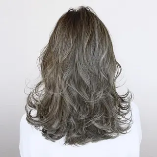 セミロング カラー 韓国レイヤーカット/ ダブルカラーのヘアスタイル