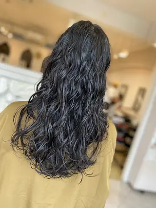 ロング パーマ 饒平名 知也のヘアスタイル
