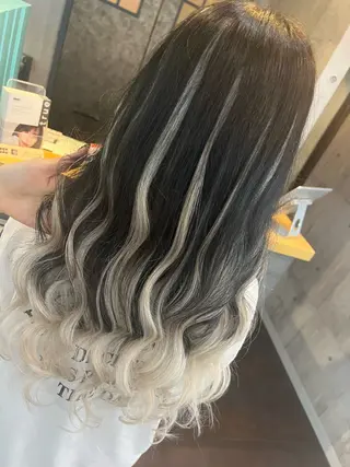 ロング 透明感ハイトーン カラー🦋🌧希咲のヘアスタイル