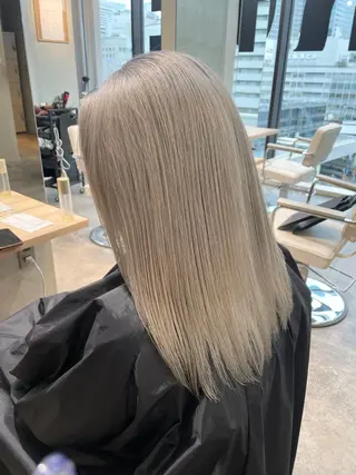 ミディアム カラー 堤 麻衣子のヘアスタイル