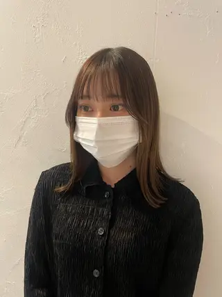 ミディアム mina / 透明感ベージュカラーのヘアスタイル