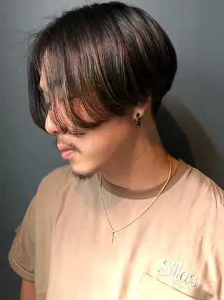 メンズ 顔まわりレイヤー デザインカットのヘアスタイル