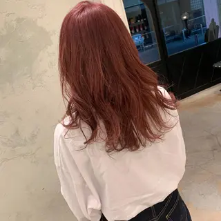 ロング SAKINO. ベージュカラーのヘアスタイル