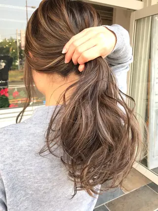 ロング カラー ヘアアレンジ Mariana/ 鶴原-ハイライトのヘアスタイル