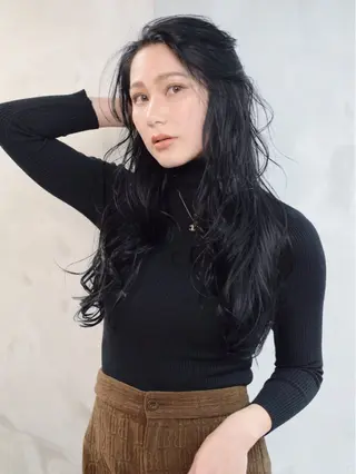 ロング クスノキ ヤスタカのヘアスタイル