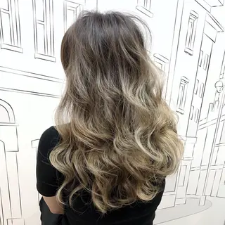 セミロング TOMOKA 艶髪/透明感カラーのヘアスタイル