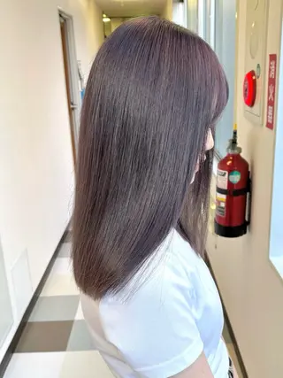セミロング 艶髪／透け感カラー ／ＲＹＯのヘアスタイル