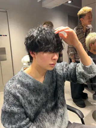 ショート カラー パーマ メンズ 【シャドウパーマ センターパート】義心のヘアスタイル