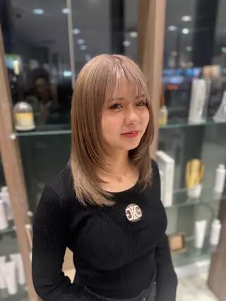 ミディアム カラー 🕯コバ/レイヤー/ 美髪縮毛🕯のヘアスタイル