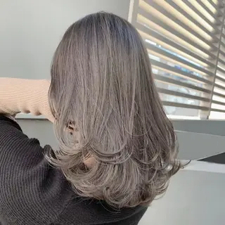 セミロング カラー 中村 彩乃のヘアスタイル