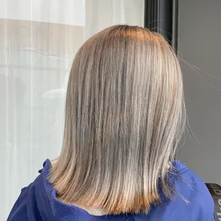 セミロング ブリーチ毛矯正.髪質 改善.髪にドラマをのヘアスタイル