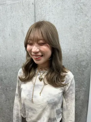 ミディアム カラー yuika .のヘアスタイル