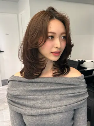 セミロング カラー レイヤー／マツエク 💋𝑨𝑵𝑵𝑨のヘアスタイル