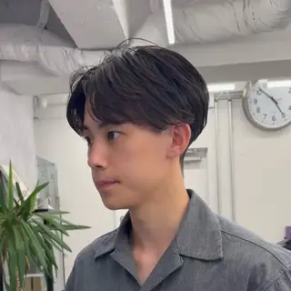 パーマ メンズ メンズハイライト／ メンズブリーチカラーのヘアスタイル