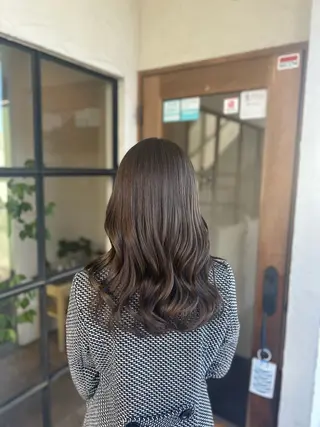 ロング カラー 井上 花音のヘアスタイル