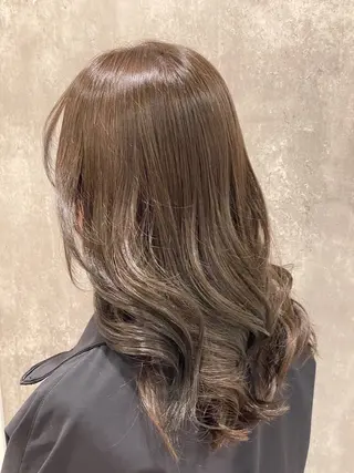 セミロング カラー 井上 愛里のヘアスタイル
