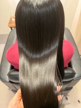 ロング NAVY 橋本心 縮毛矯正のヘアスタイル