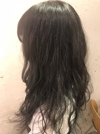 セミロング カラー 推しカラー オタク美容師 山本のヘアスタイル