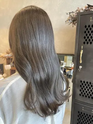 カラー セミロング ✨艶カラー・ストレー ト✨Lissのヘアスタイル