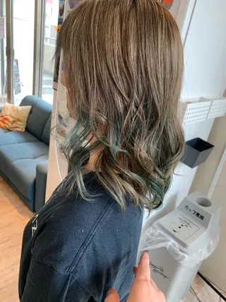 セミロング カラー パーマ 白髪ぼかしハイライト 柳川拓哉のヘアスタイル