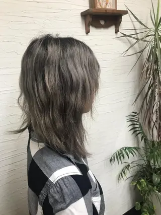セミロング 牧野 なつきのヘアスタイル