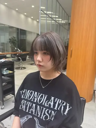ショート ブリーチなし 寒色カラーのヘアスタイル