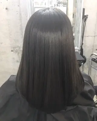 セミロング 【艶髪　縮毛矯正】 松原　勇気のヘアスタイル