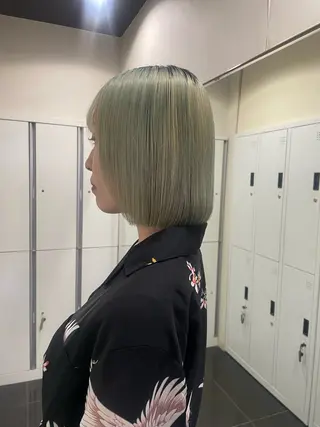 ミディアム ハイトーン/レイヤー 似合わせ・ユキノのヘアスタイル