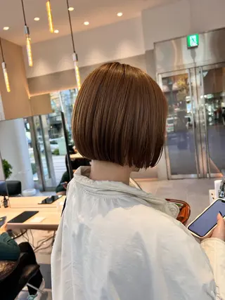 ショート カラー ミオ💎ショート 透ける暗髪のヘアスタイル