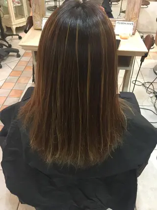 ミディアム カラー 井上 日菜乃のヘアスタイル