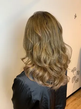 セミロング カラー トップ スタイリストのヘアスタイル