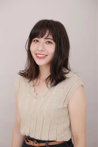 ミディアム 佐川 友里のヘアスタイル