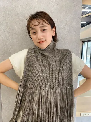 カラー サノ アオイのヘアスタイル