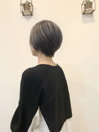 ショート カラー ヘアルーム カフーのヘアスタイル